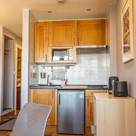 Holidays, Marolas, 4pax, 1dorm, Parking