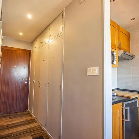 Holidays, Marolas, 4pax, 1dorm, Parking